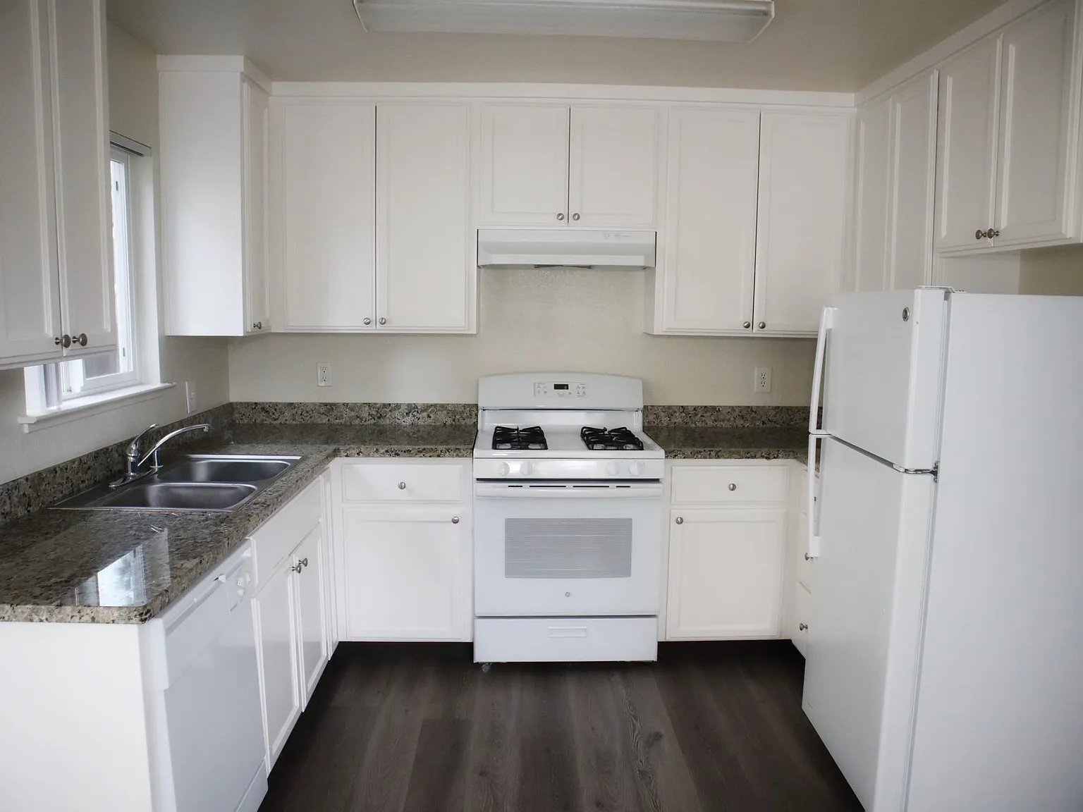 2 bed, 864 sqft, $2,295 — Photo 3