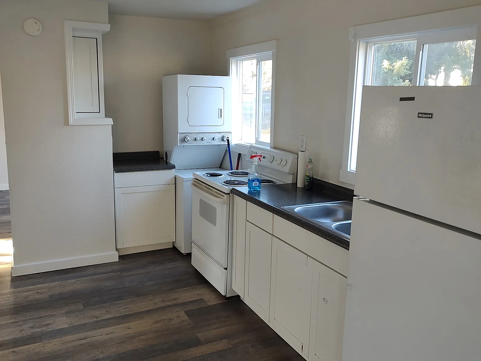 2 bed, 900 sqft, $2,200 — Photo 2