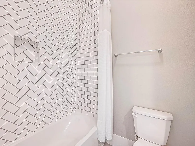 715 Algona Ave — Photo 27