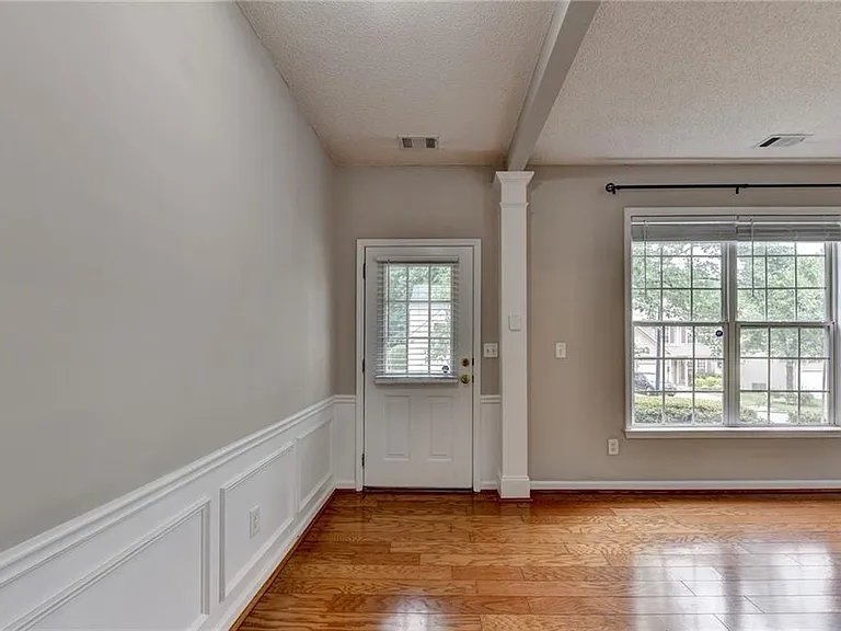 565 Alstonefield Dr — Photo 2