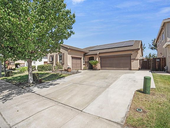 3rd image of 229 Wisteria Ln