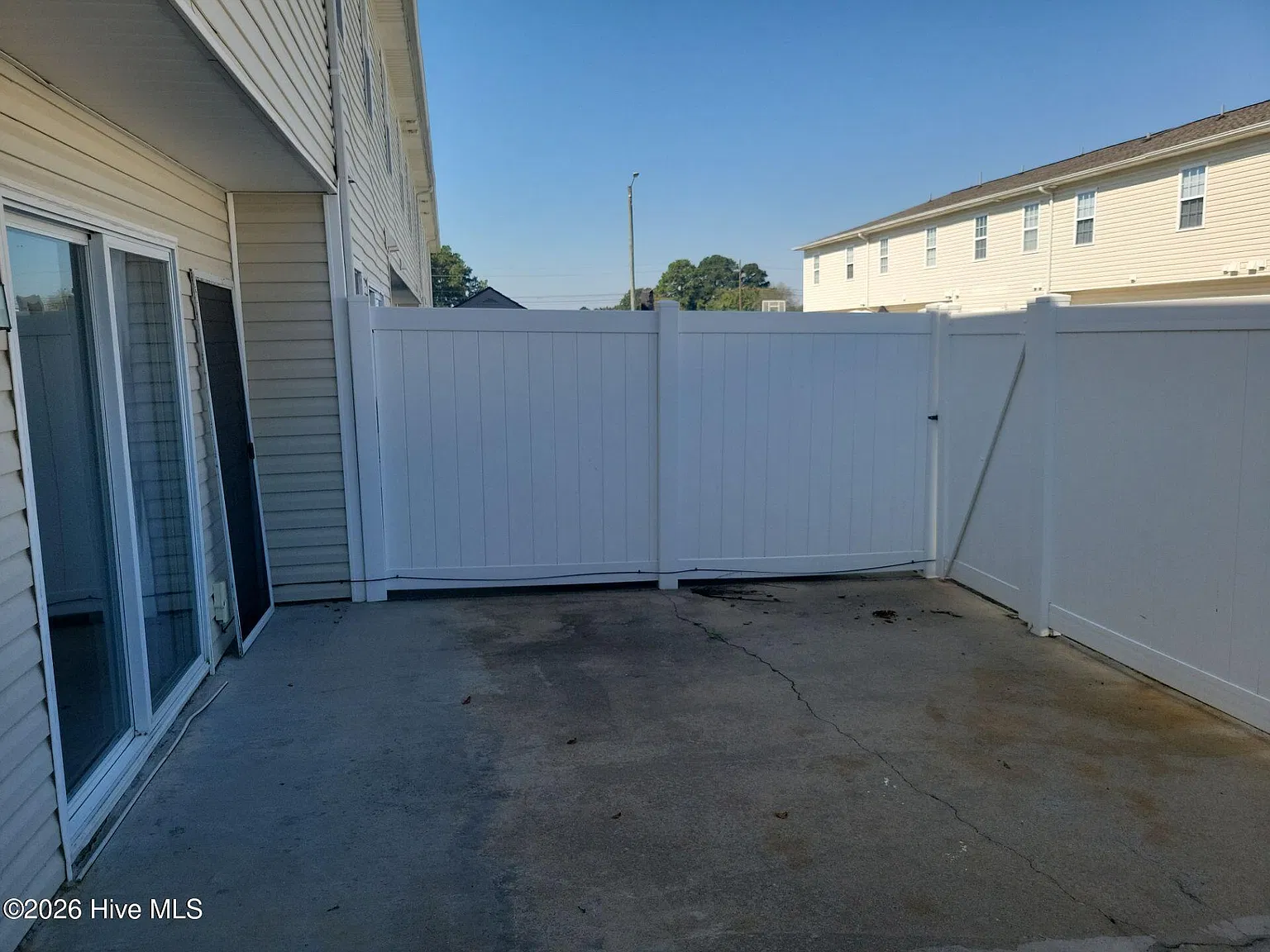 3 bed, 2.5 bath, 1457 sqft, $1,400 — Photo 3