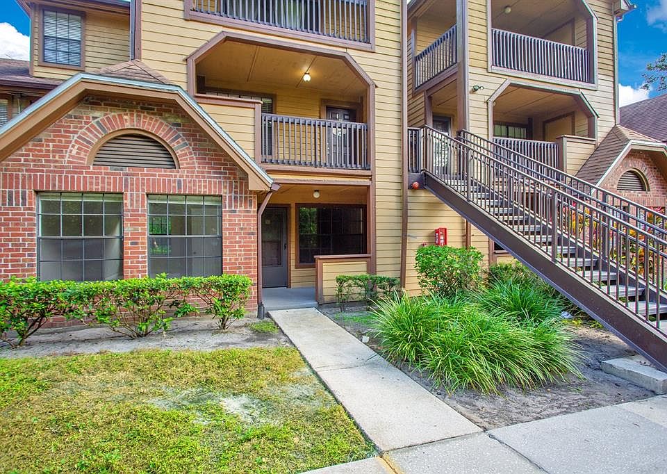 1st image of 415 Lakepointe Dr Unit 102