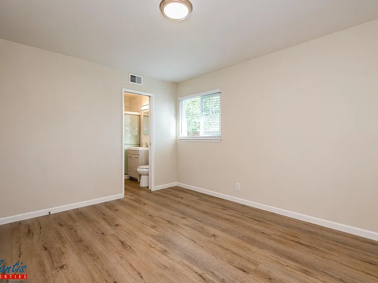 6608 Dartmoor Way — Photo 10