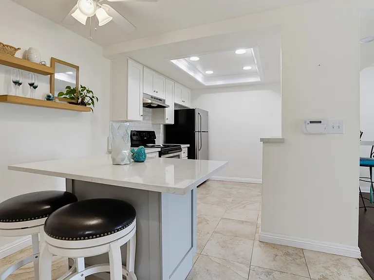 2508 Navarra Dr #403 — Photo 16
