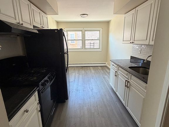 3rd image of 121 Seaview Ave #2