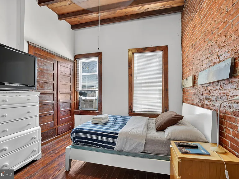 4107 Ludlow St — Photo 17