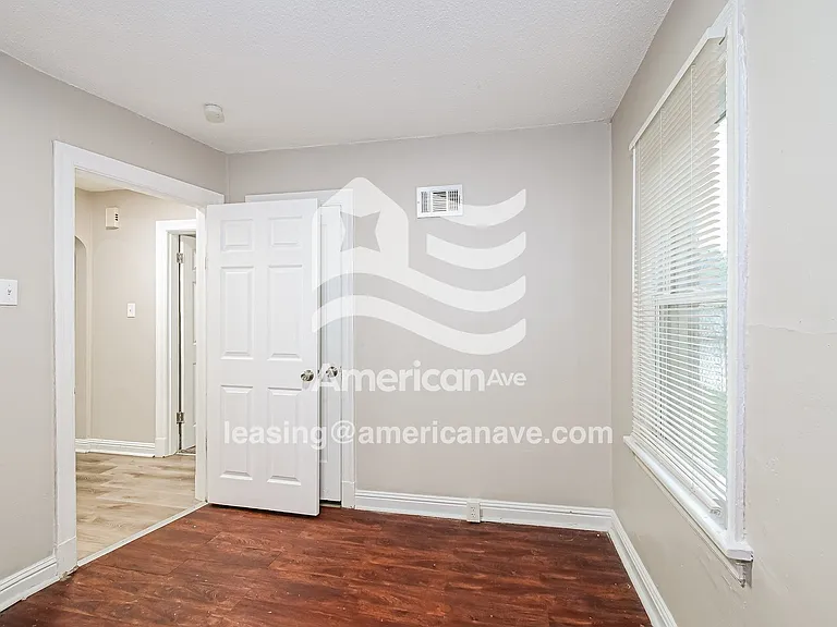 1424727_013_bedroom_13.jpg