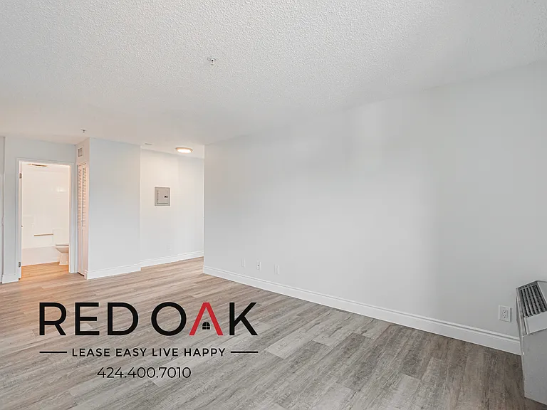 5200 Oakland St #201 — Photo 8