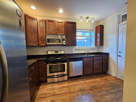 5th image of 1011 N Oakley Blvd APT 1W