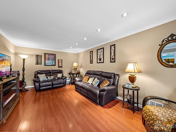 5th image of 30 Arvin Rd