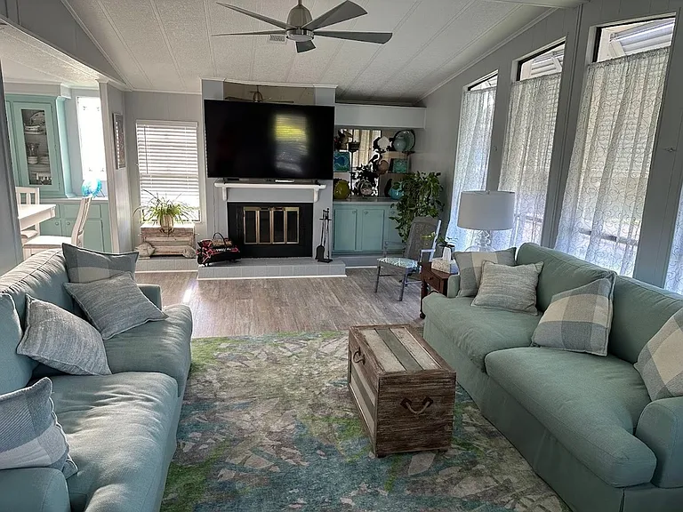 5700 Bayshore Rd #205 — Photo 5