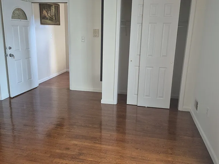 Evergreen St — Photo 17