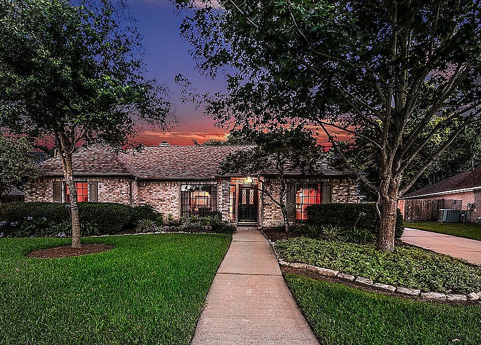 1st image of 15007 Vistamont Dr