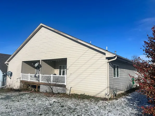 308 S 8th Ave E, Newton, IA 50208