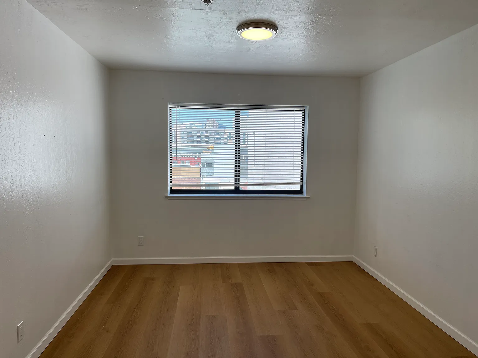 2 bed, 900 sqft, $2,700 — Photo 4