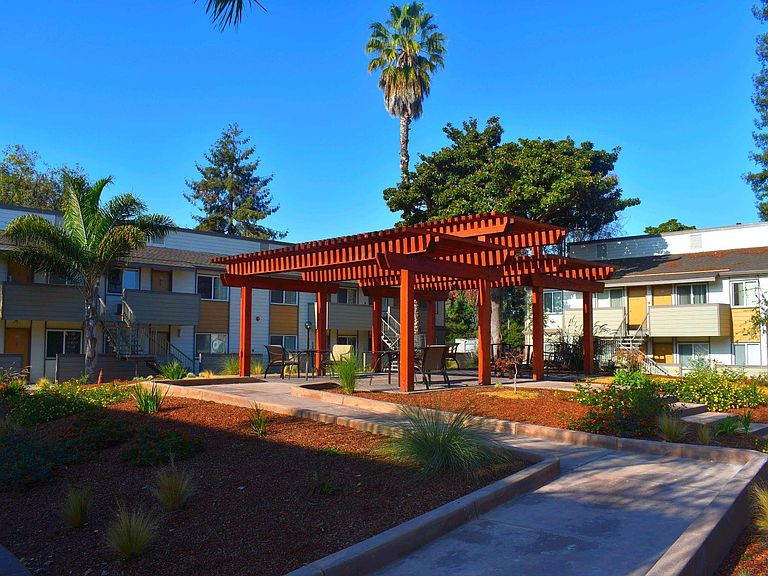 Sunnyvale Town Center Apartment Rentals Sunnyvale, CA
