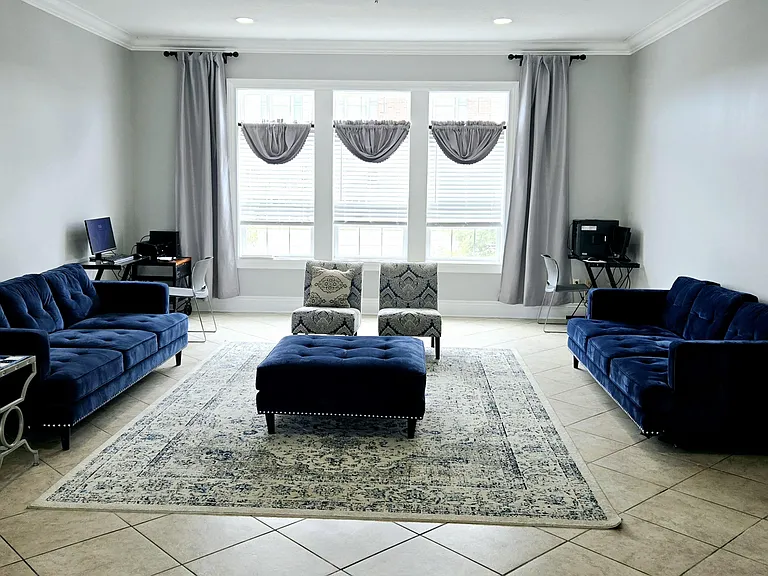 Owens Lake Commons Apartments & Townhomes — Photo 15