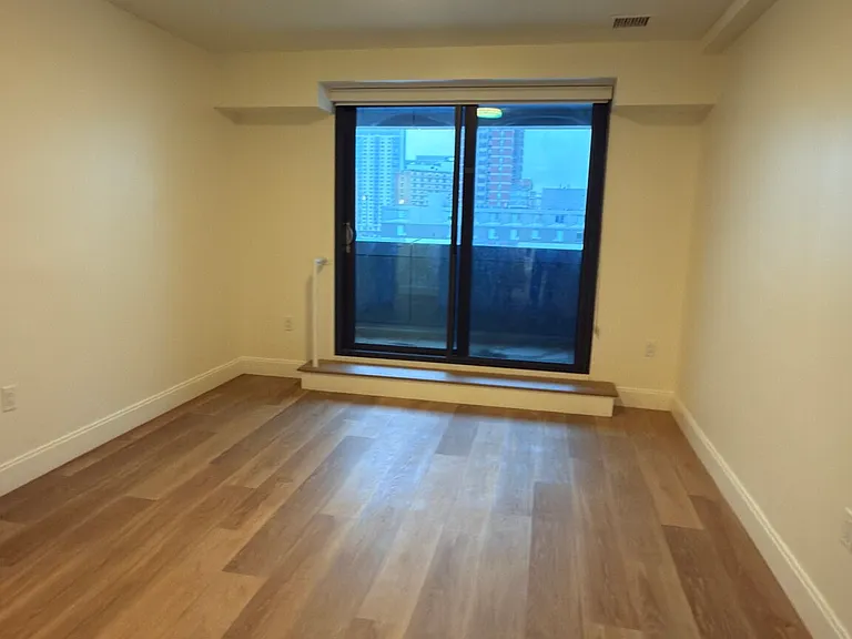 1077 Commonwealth Ave #516D — Photo 31