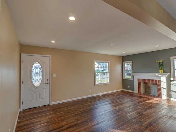4th image of 107 Miley Ave
