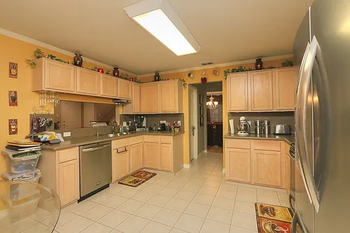 7813 Kingshire Dr Photo 1