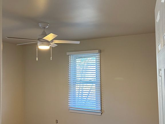 3rd image of 914 Vincent Ave N #1