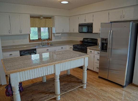 4th image of 3873 Westbury Dr