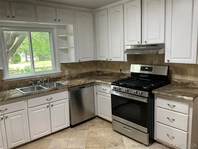 1644 S Knoxville Ave — Photo 12