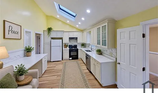 52 Rockefeller St #2