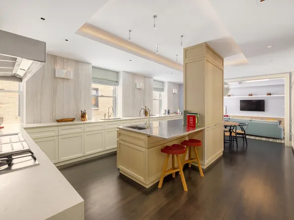 33 East 70th Street image 3 of 11