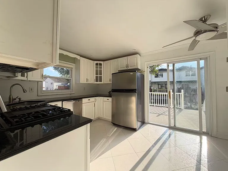 266 Brookfield Ave — Photo 3