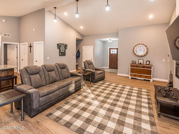 5th image of 105 Nash Ct