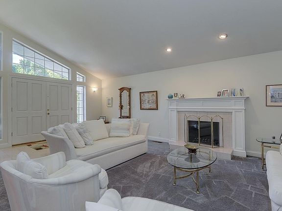 4th image of 213 Harding Ave