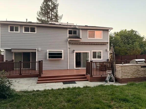 2121 Valparaiso Ave, Menlo Park, CA 94025