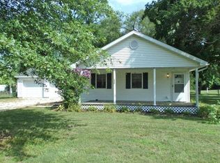 302 E Schlomer Rd, Vincennes, IN 47591