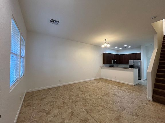 5th image of 7584 Nicklin St