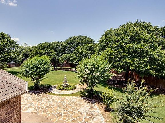 3rd image of 2106 Woodbine Cir