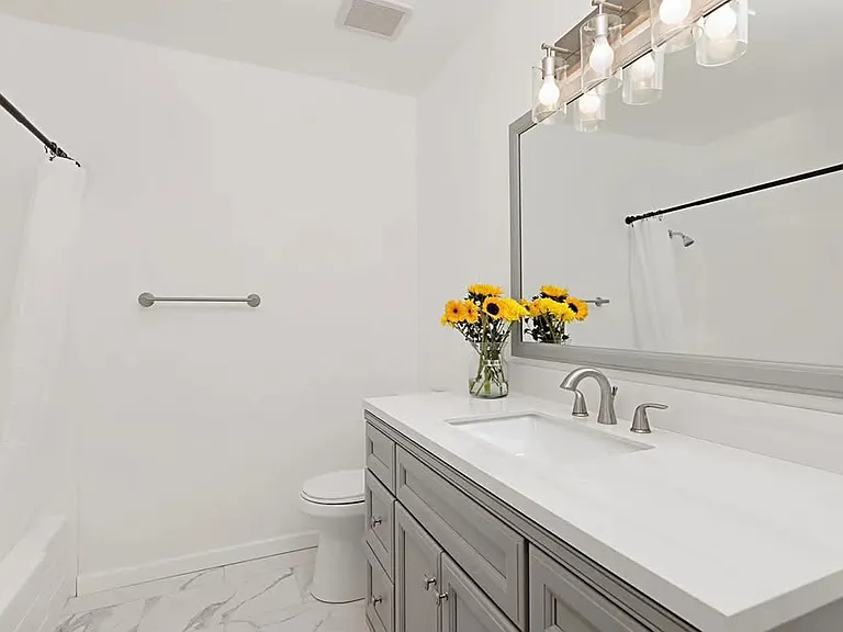808 Regal Rd — Photo 5