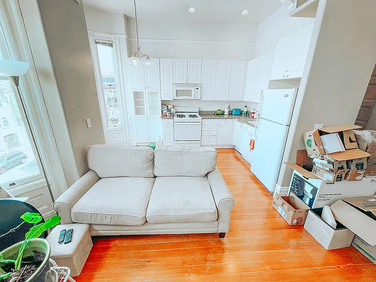 363 6th Ave #1 — Photo 4