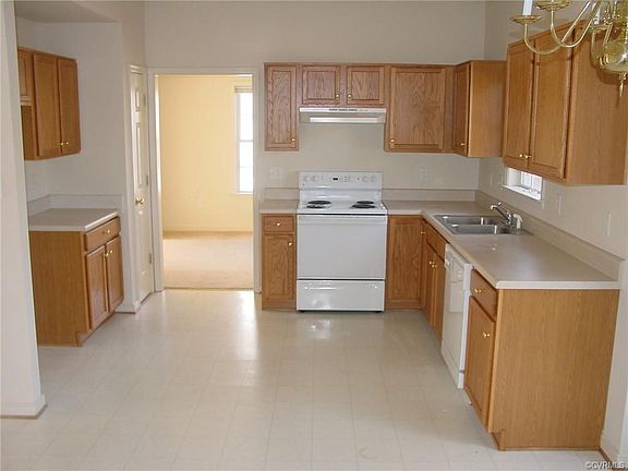 5th image of 10617 Sherwin Pl