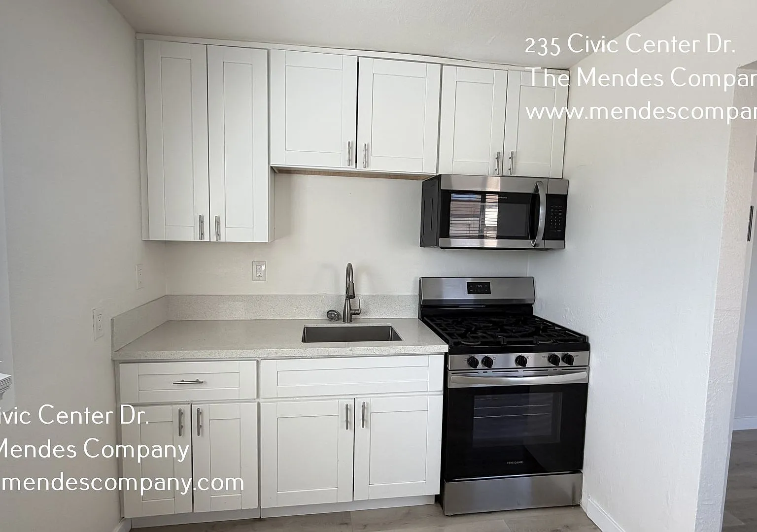Available Now!! Beautiful and Bright Upstairs 1 BD / BA Apartment Home!! — Photo 4