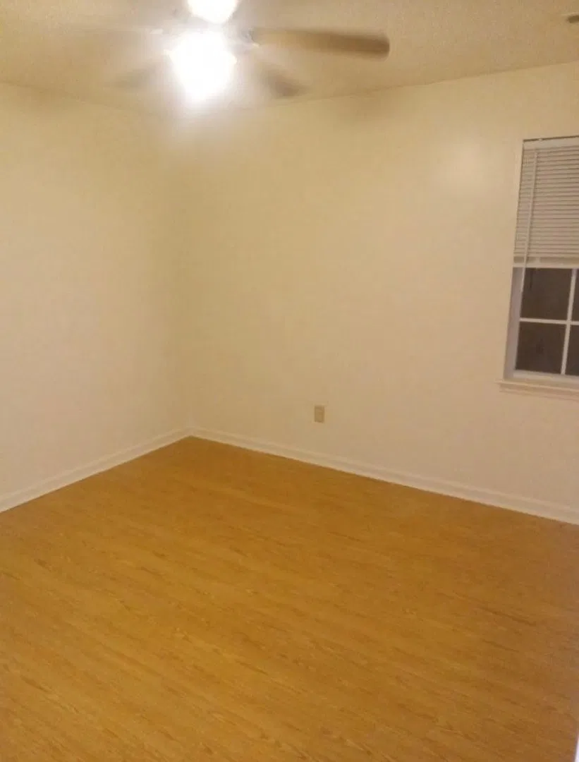 311 Lee Dr - B — Photo 2