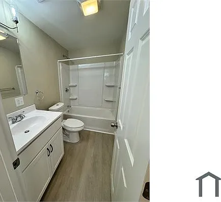 3 bed, 1000 sqft, $2,400 — Photo 4