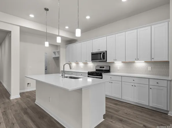 327 Cowboy Knoll, Cibolo, TX 78108