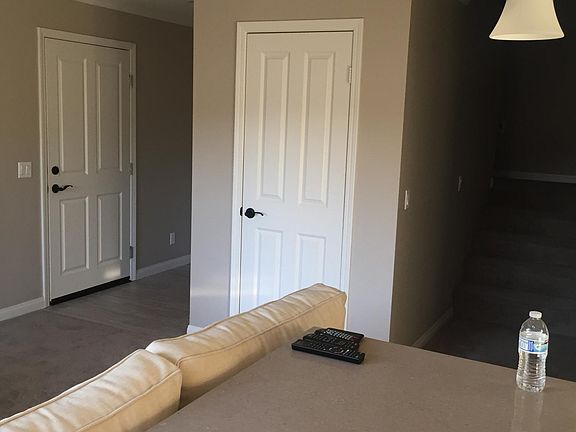 4th image of 618 E Lemon Ave