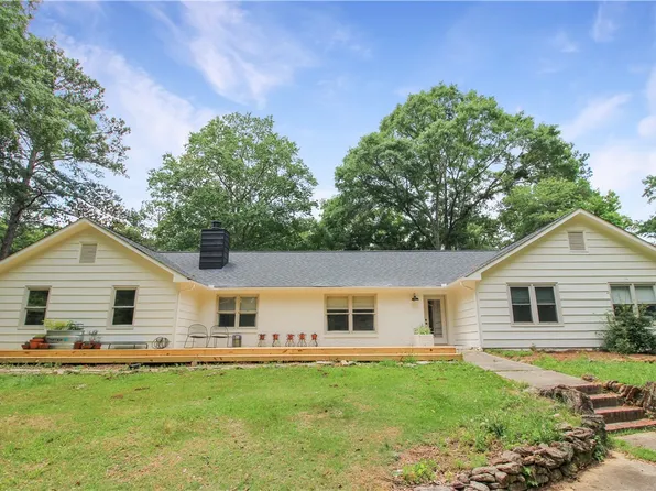 2132 Canary Dr, Auburn, AL 36830