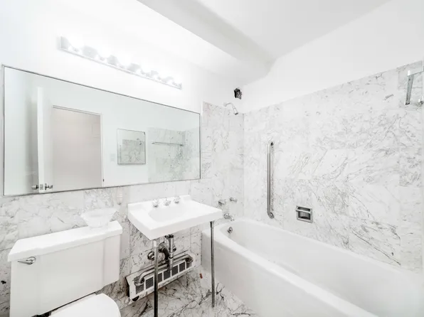 420 East 51st Street image 6 of 6