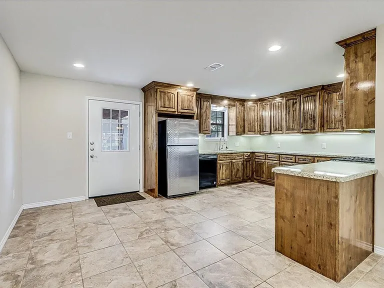 2111 E Lott Ave — Photo 20