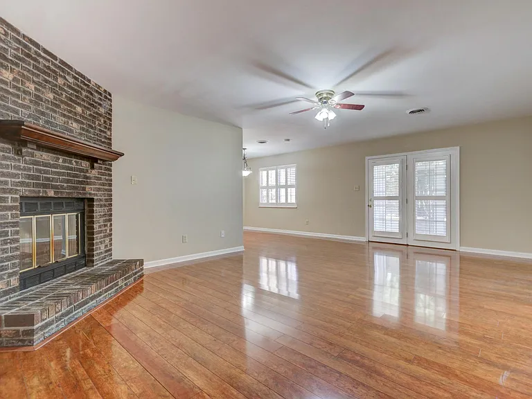 800 Black Rock Cir — Photo 14