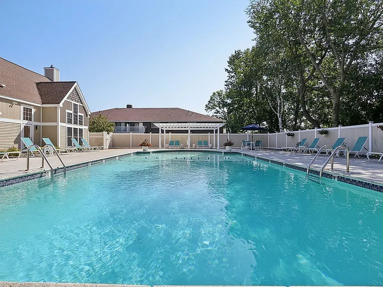 27-web-or-mls-Silver Dr-1408-927